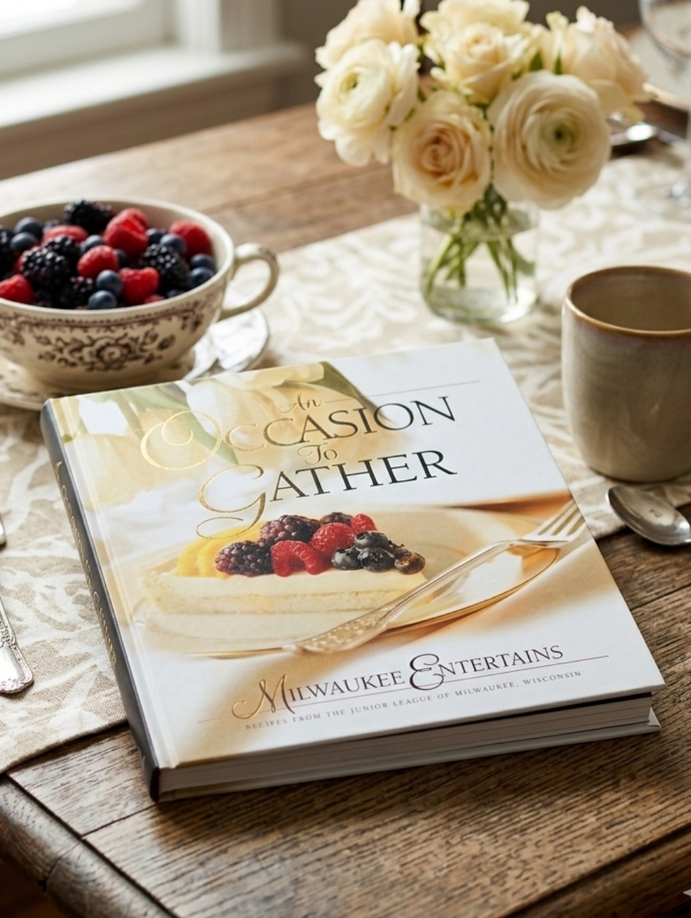 An Occasion to Gather: Milwaukee Entertains Cookbook Junior League Hardcover